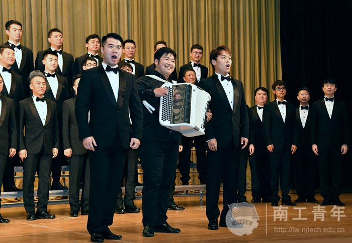 中国音协爱乐男声合唱团来校举行专场演出